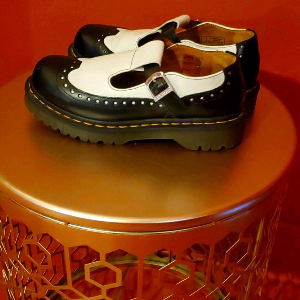 RARE Dr. Martens --Demize Brogue T-bar-- Maryjanes